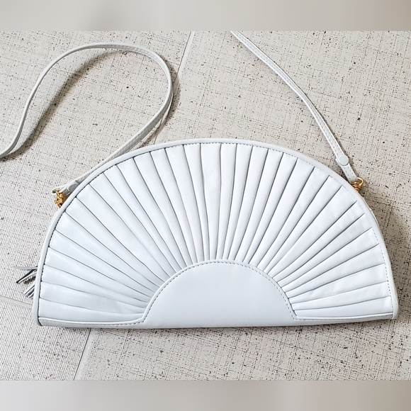 Vintage Brio! Fan Shape White Leather Convertible Bag, Fringe Tassle, EUC - Picture 3 of 15